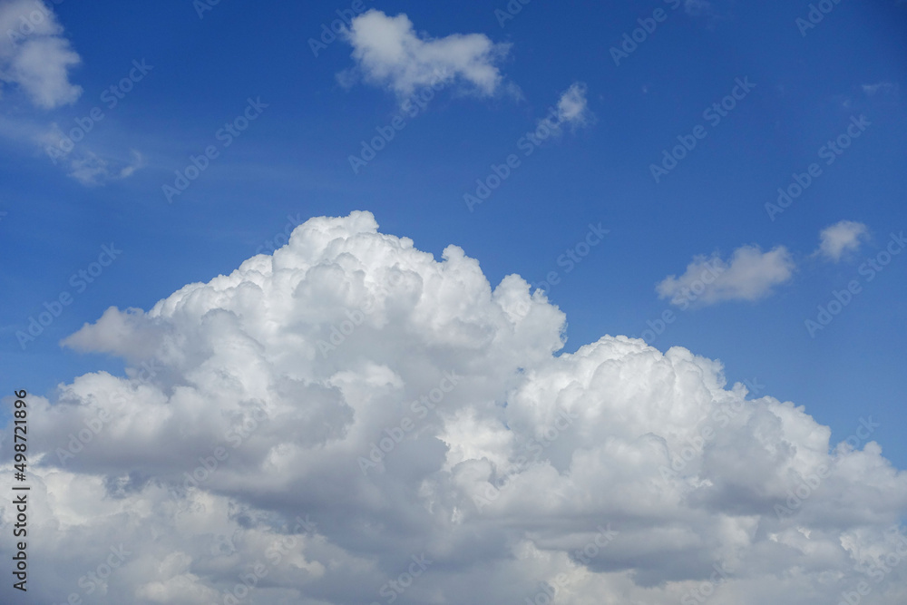 interesting cloud clusters in the sky, heavy rain clouds, interesting cloud shapes, wonderful white clouds that look like cotton, interesting cloud clusters in the sky, heavy rain clouds, interesting cloud shapes, wonderful white clouds that look like cotton,