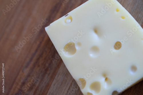 Käse auf einem Holzbrett