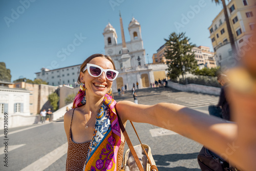 Canvas Print Young cheerful woman taking selfie photo on background of famous Spanish steps in Rome
