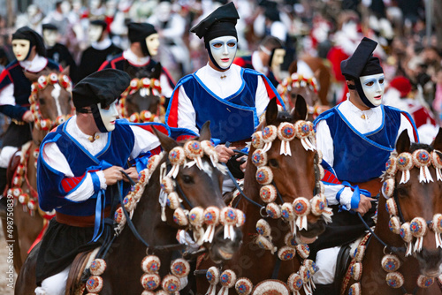 La Sartiglia di Oristano : manifestazione storica con maschere e cavalli photo