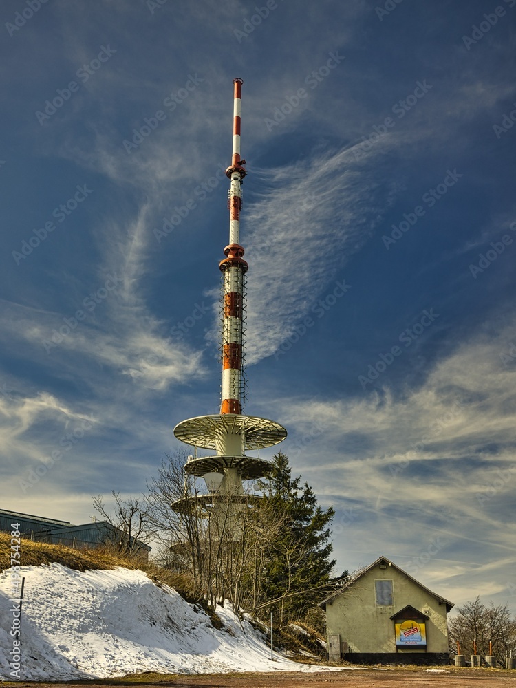 Obraz premium Der neue TV-Sendeturm auf dem Grossen Inselsberg.