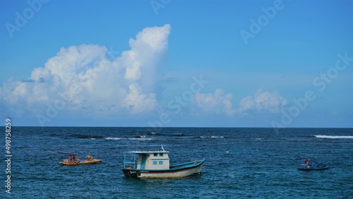 boat on the sea © Rafael Nogueira