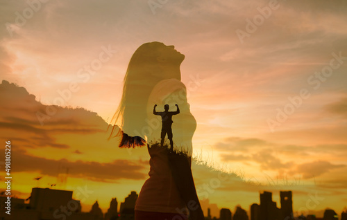 Cuadro en lienzo Strong man and woman in the city overcoming difficulties climbing mountain to reach goal