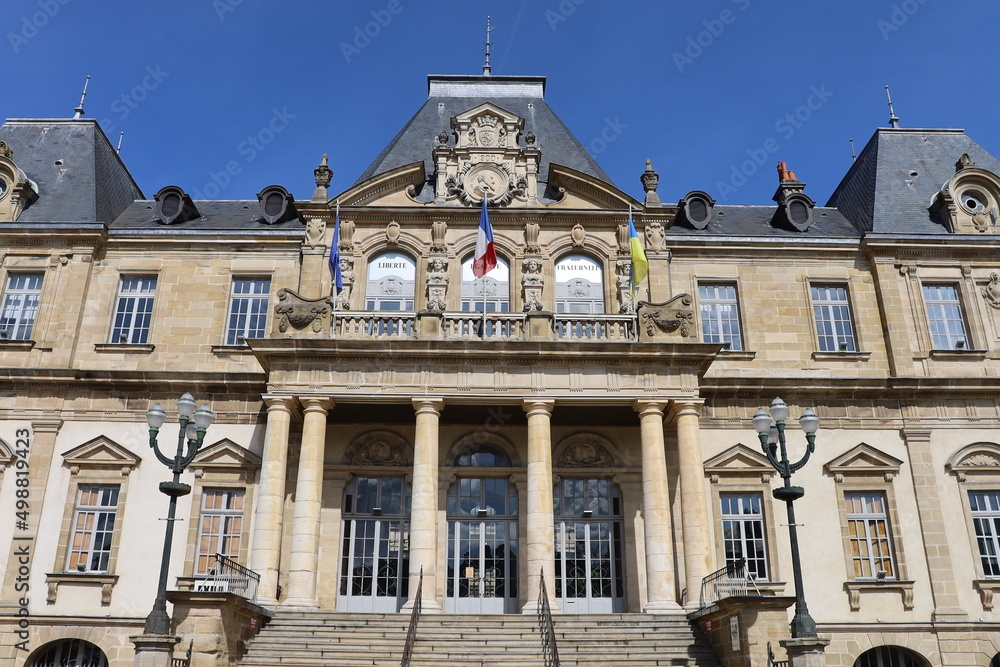La mairie, vue de l'extérieur, ville de Autun, département de Saone et Loire, France