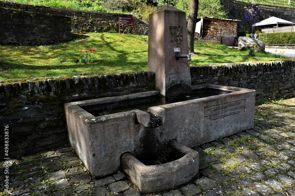 Alter Steinbrunnen, gespeisst aus einer römischen Wasserleitung in Pölich an der Mosel