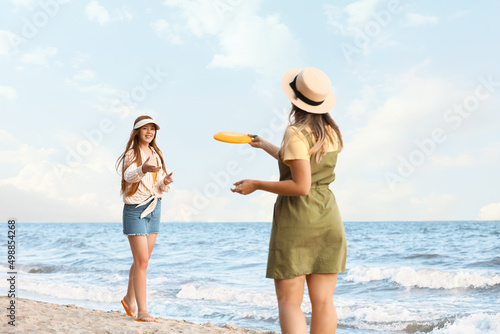 Happy young women playing f...