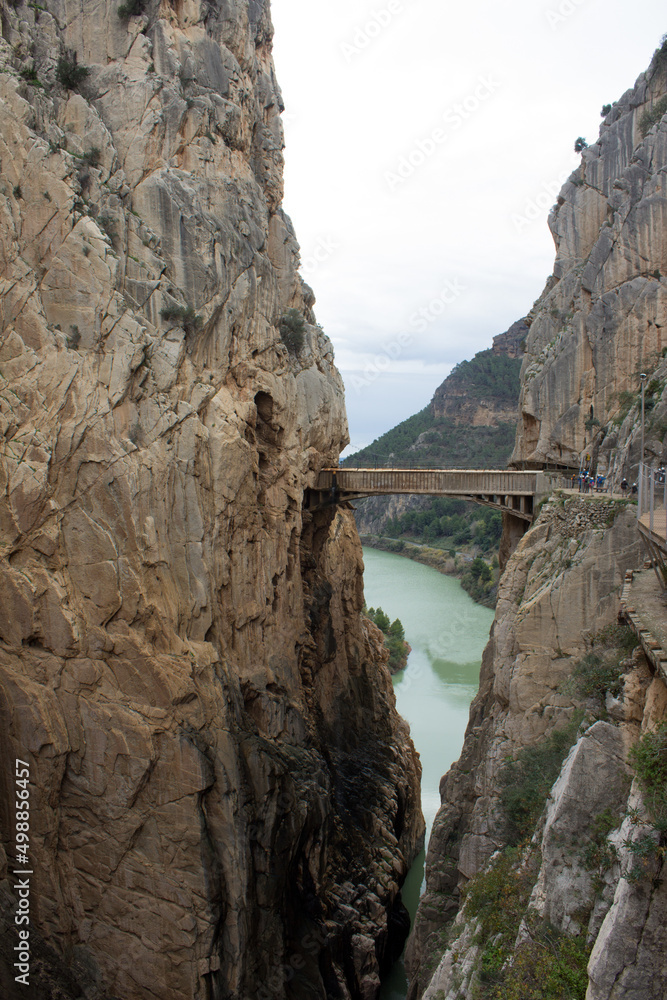 El Caminito del Rey é uma passagem cravada nas paredes dos desfiladeiros de Chorro e Gaitanejo, a norte de Málaga, na Espanha 