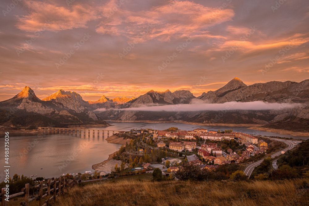 Secuencia de un amanecer en Riaño Stock Photo Adobe Stock