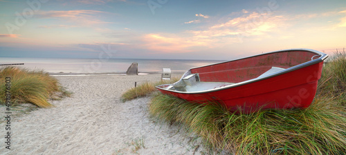 Fototapeta Naklejka Na Ścianę i Meble -  red boat at the beach