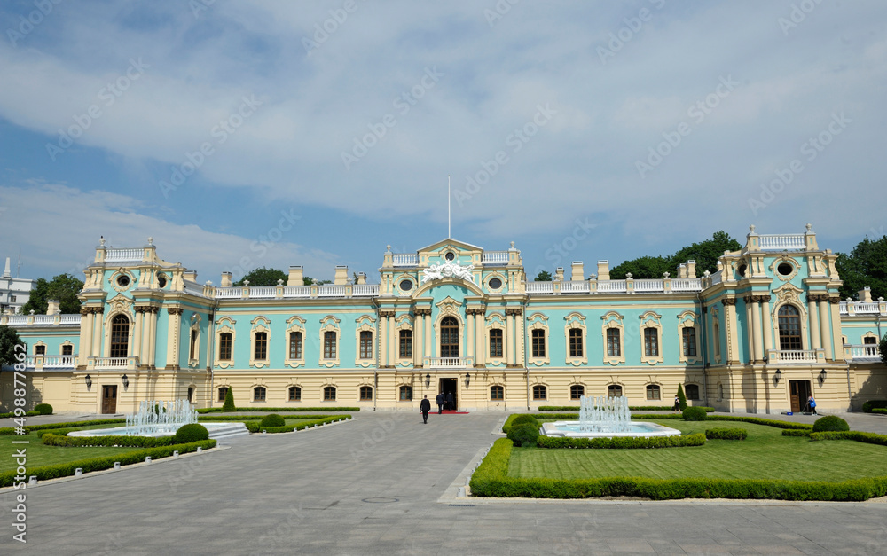 Obraz premium A front view of Mariyinsky Palace, the official ceremonial residence of President of Ukraine