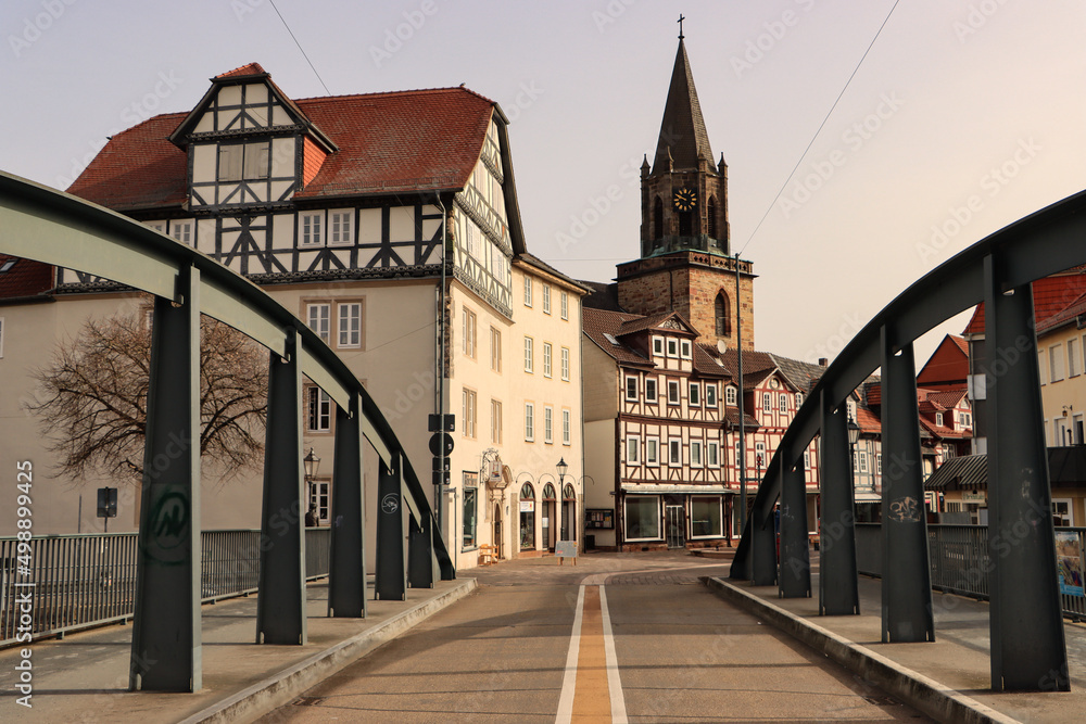 Obraz premium Rotenburg a. d. Fulda; Alte Fuldabrücke, Steinweg und Stiftskirche