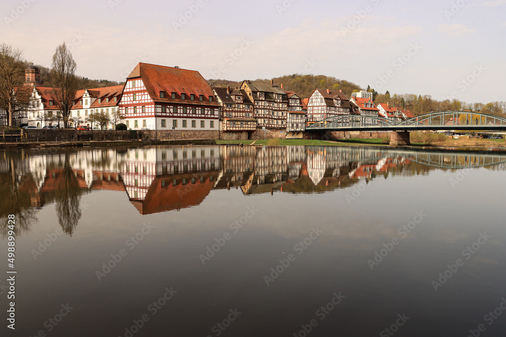 Romantische Fachwerkstadt Rotenburg; Blick auf die Häuserzeile am Fuldaufer der Altstadt