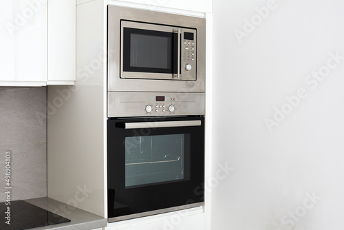 Murais de parede built in wall oven and microwave cabinet