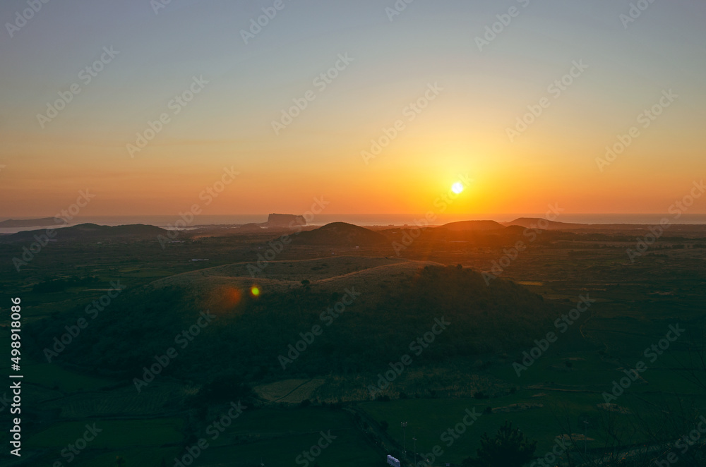 Fototapeta premium 다랑쉬오름일출