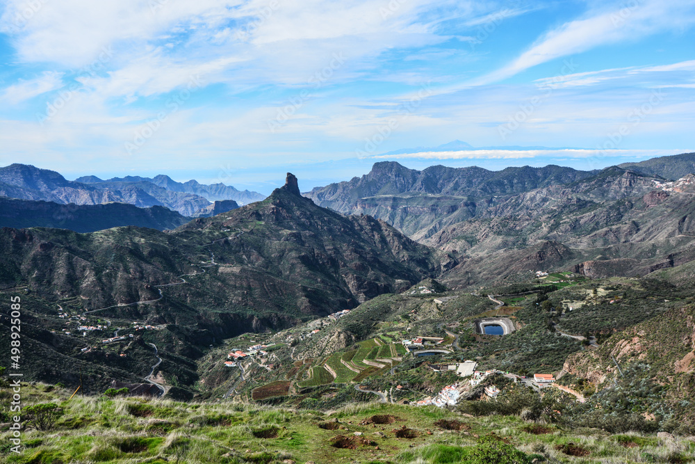 Fototapeta premium roque nublo montagna simbolo dell'isola gran canaria