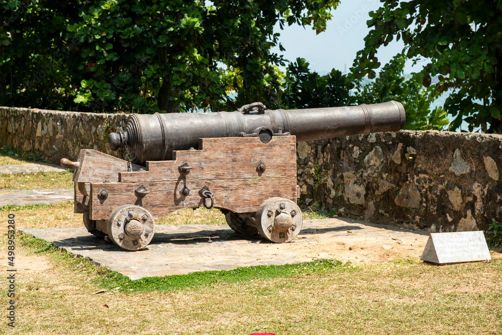 Galle, Sri Lanka A canon on the rampart, Galle Dutch Fort.