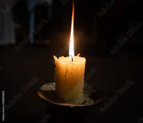 Fotografija Semana santa Valladolid, vela encendida con llama alargada durante una procesión