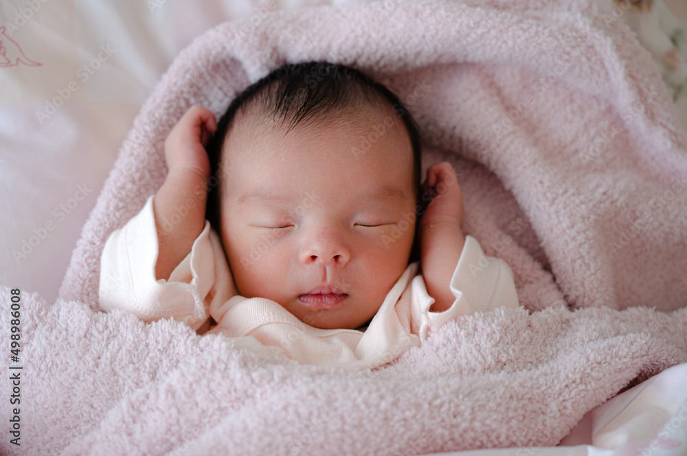 気持ち良さそうに眠る日本人の赤ちゃん 気持ち良さそうに眠る日本人の赤ちゃん
