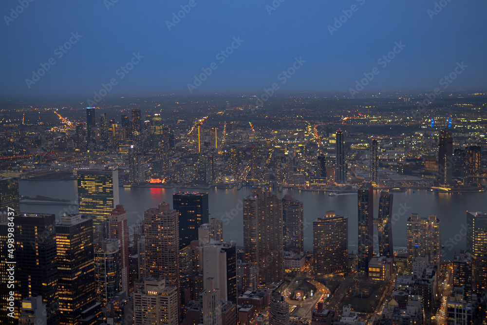Obraz premium city night skyline of New York and building urban sunset of summer time 