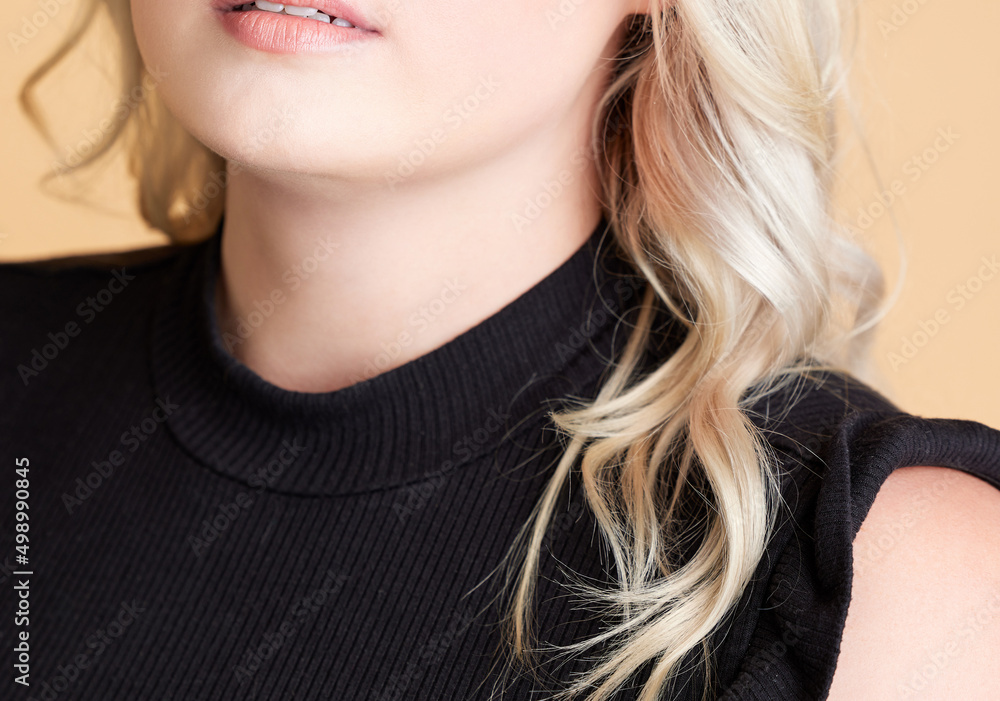 Naklejka premium Nude Neck and shoulders beauty model