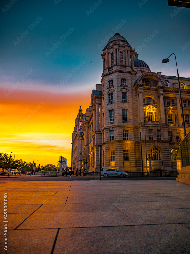 Fototapeta premium Liverpool bei Sonnenuntergang
