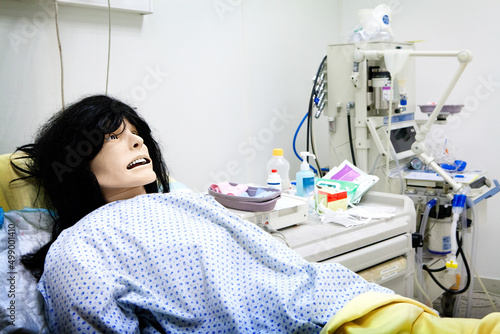 Training for healthcare professionals with simulation on a mannequin.