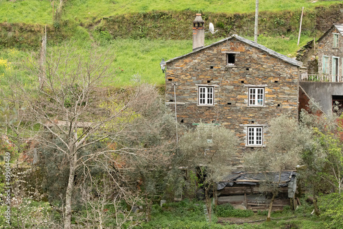 Paisagem da Serra do Açor, Aldeia Piodão, toda construida em pedra de xisto, Arganil, Coimbra, Portugal.