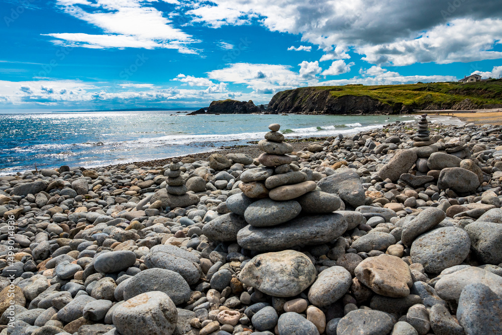 Steilküste in Irland - Türme aus Steinen Steilküste in Irland - Türme aus Steinen