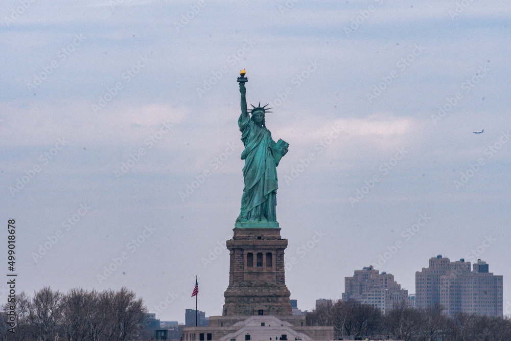Obraz premium The Statue of Liberty in New York Harbor