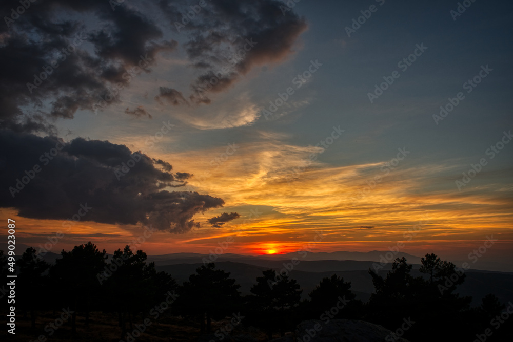 atardecer en la montaña