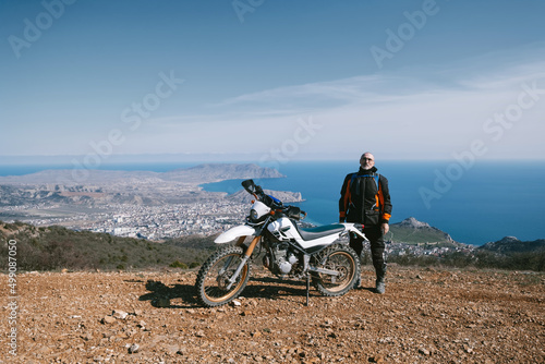 Canvastavla Active elderly man riding enduro motocross motorcycle pit bike in beautiful moun