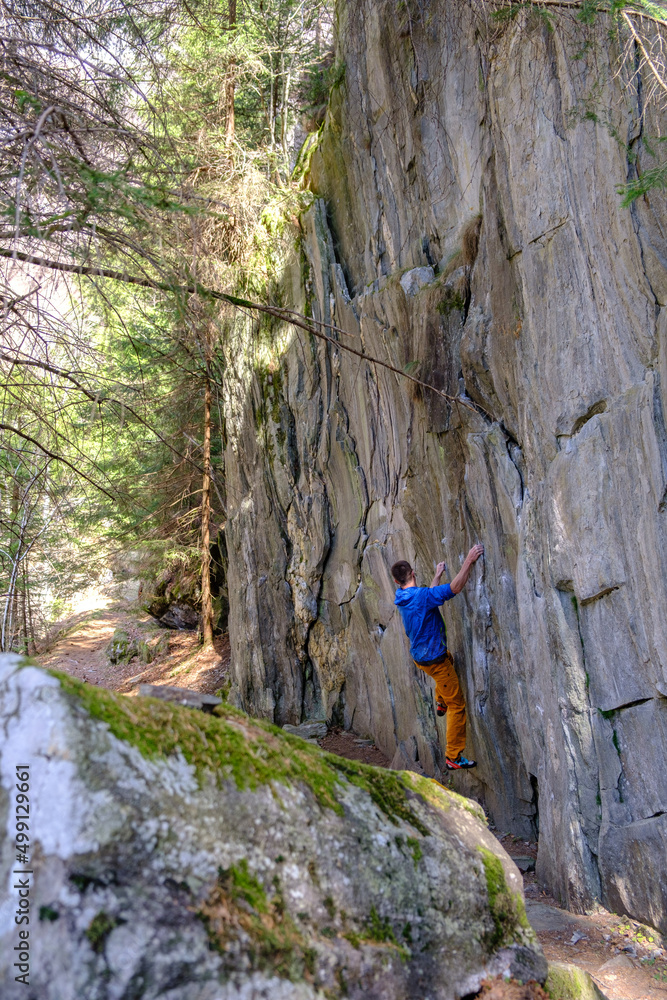 Naklejka premium Arrampicata bouldering in Val Calanca, Ticino, Svizzera