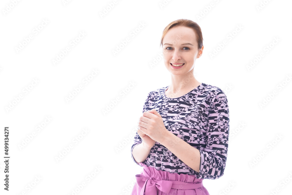 ほほえむ私服を着た若い女性 ほほえむ私服を着た若い女性