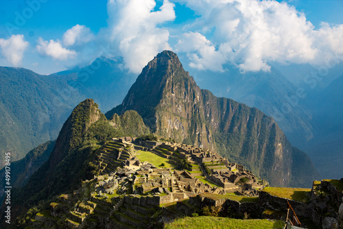 Foto del Santuario Histórico de Machu Picchu en las montañas