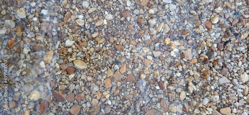 Foto Gravel in the riverbed of the Ze Carlinhos waterfall, Delfinópolis, Minas Gerais