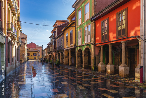 Fototapeta Naklejka Na Ścianę i Meble -  Street and buildings in the center of the city of Aviles in Asturias.