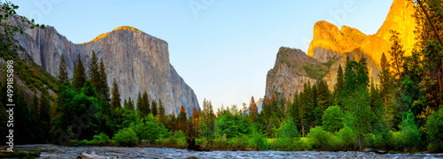 Fotografiet Yosemite National Park in spring panorama