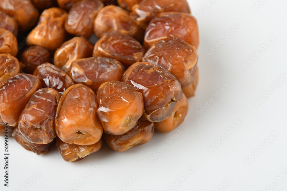 Arabic dates, sugary dates on the white
Arabic dates, sugary dates on the white