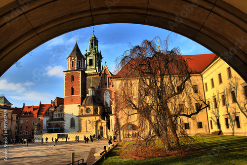 Vistas de los diferentes lugares turísticos de Cracovia, Polonia (Castillo de Wawel). Puesta de sol photo