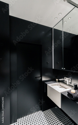 Wallpaper Mural Bathroom in black and white in a modern style. Torontodigital.ca