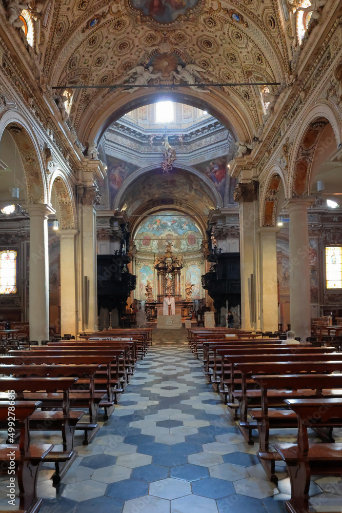 Fototapeta premium basilica san vittore di varese, italia, san vittore basilica of varese, italy 