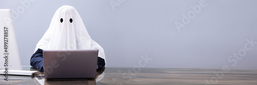 Obraz na płótnie Ghostwriter Writing Article On Laptop