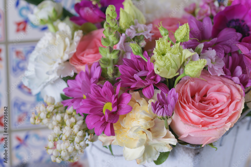 Obraz premium Decorative bouquet of many different small and large flowers