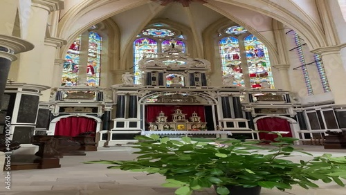 Wallpaper Mural Choeur d'une église chrétienne avec ses vitraux et ses voutes. Eglise de Remiremont dans les Vosges Torontodigital.ca