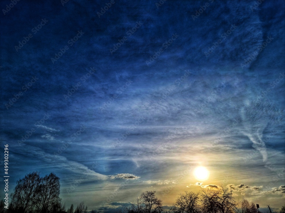 Fototapeta premium sky with clouds and sun background wallpaper, sunset