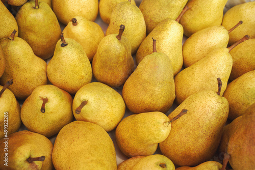 Fotografie fresh ripe pears as background, top view.