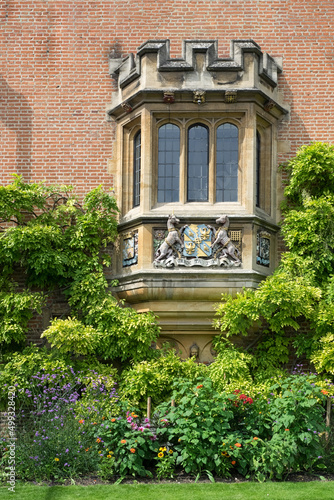 Obraz na plátně CAMBRIDGE, UK - AUGUST 11, 2017: Ornate medieval window with carved Coat of Arms