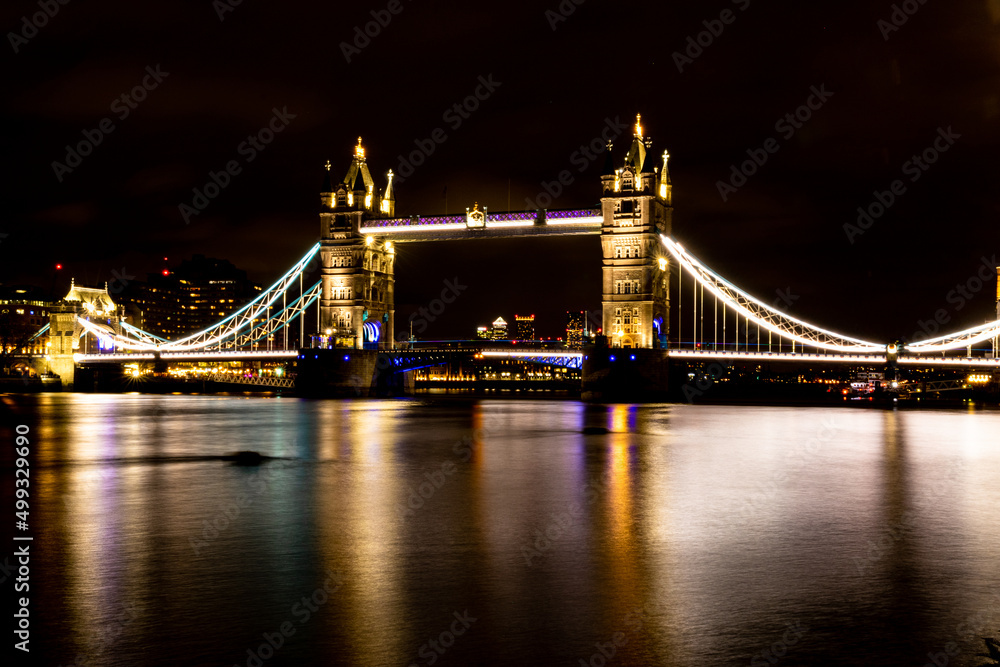 Obraz premium tower bridge at night