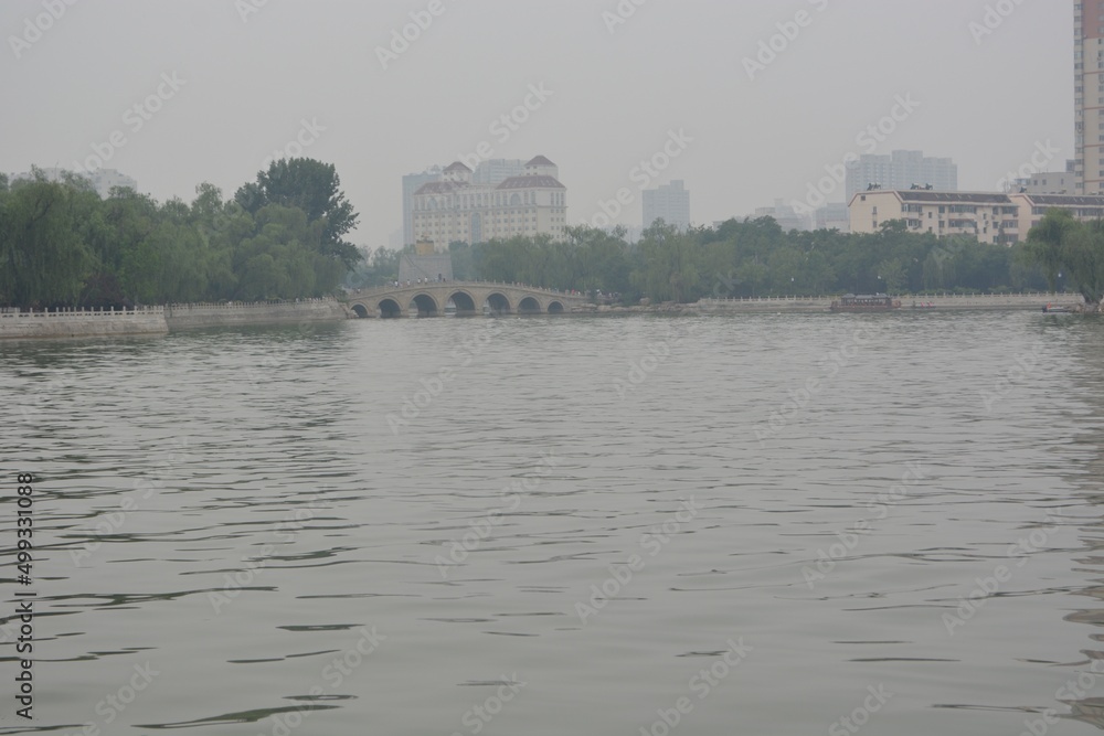 river thames city