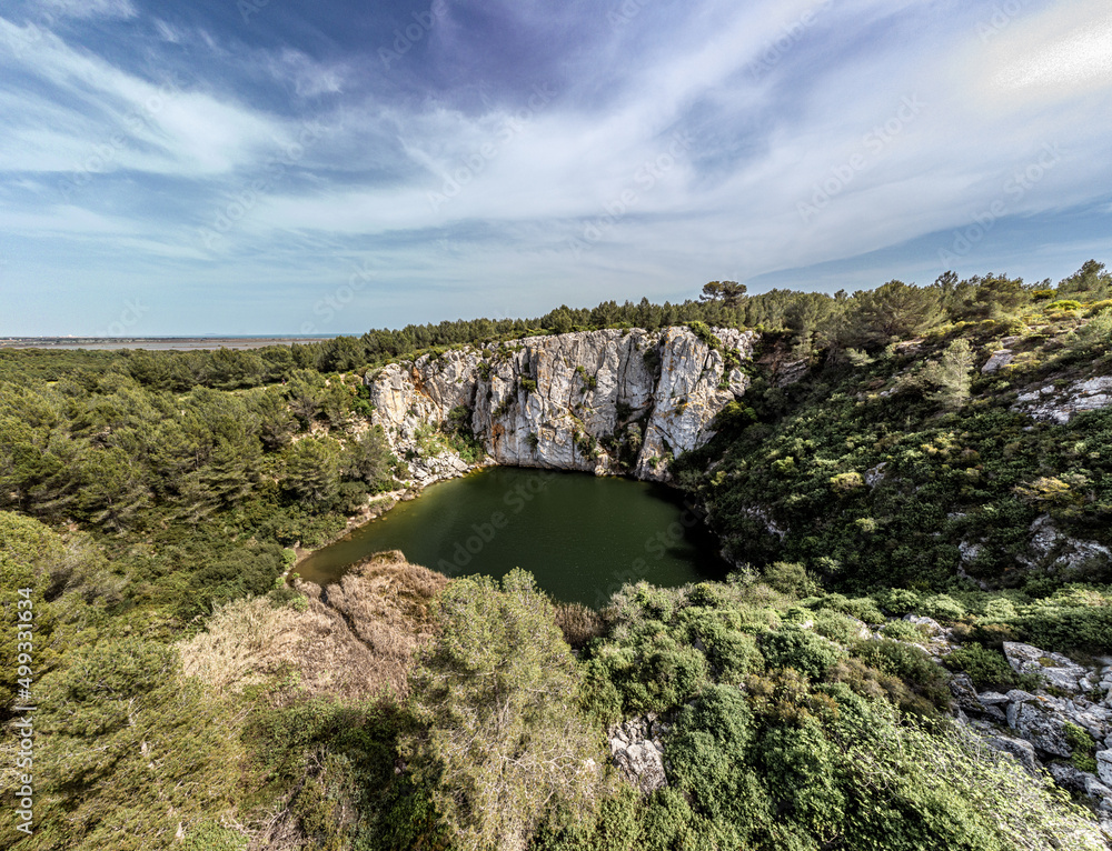 Le gouffre de l'œil doux à Fleury (Aude)